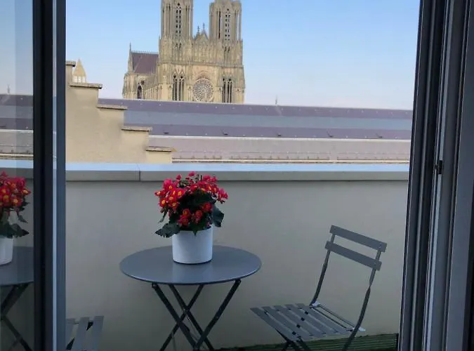 Cosy Vue Cathedrale Reims